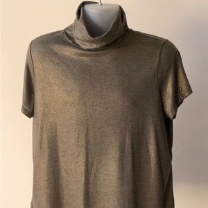 ⚡️⚡️ Susan Graver gold shimmer turtleneck top. Size 1X. NWT.
